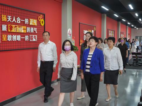 天下总工会女职工部莅临人生就是博官方网站电气调研女职工事情